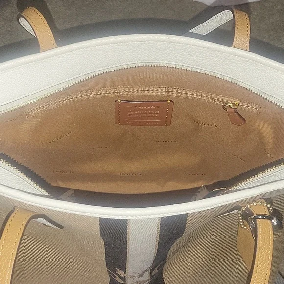 Coach Purse - Picture 4 of 7